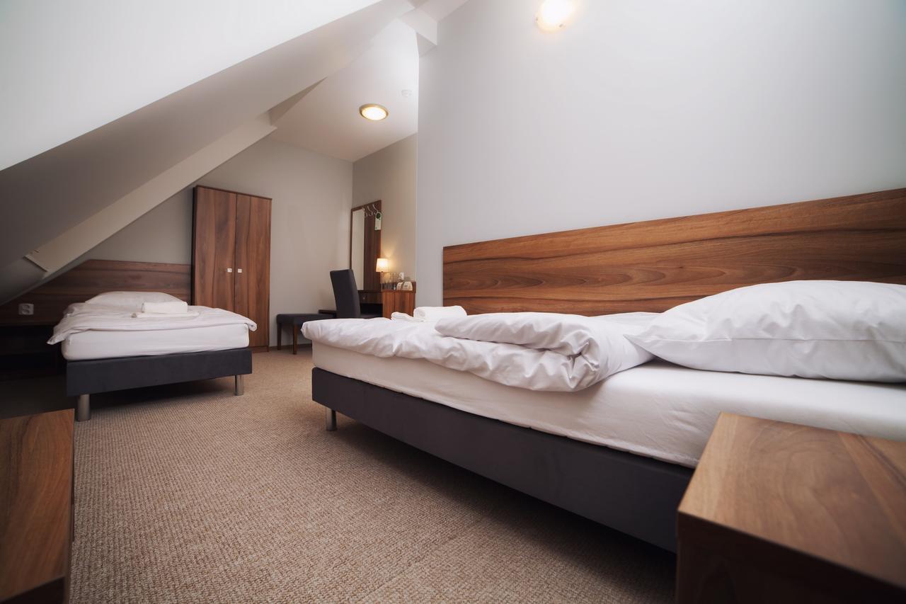 Gosciniec Lizawka Hotel Poznan Ngoại thất bức ảnh