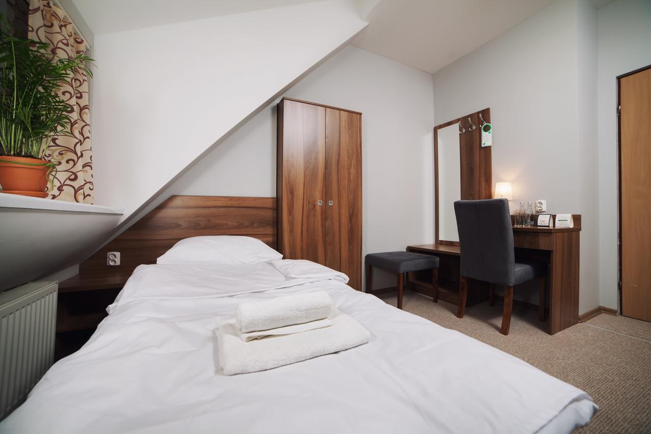 Gosciniec Lizawka Hotel Poznan Ngoại thất bức ảnh
