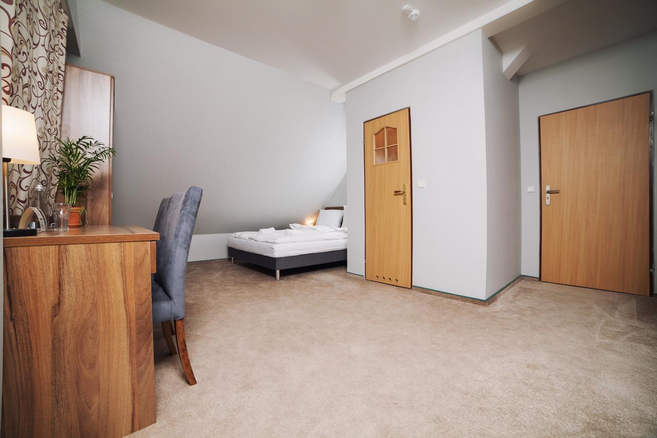 Gosciniec Lizawka Hotel Poznan Ngoại thất bức ảnh