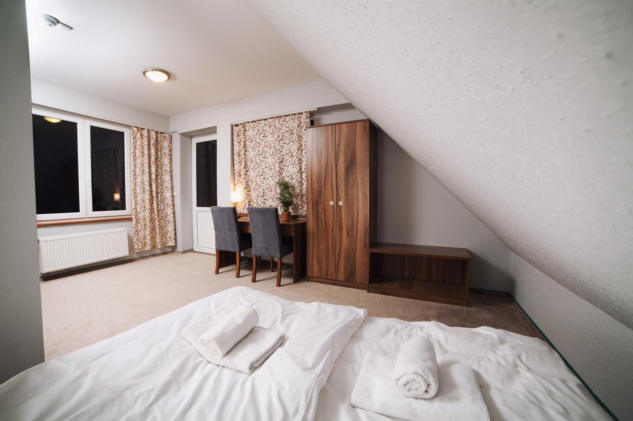 Gosciniec Lizawka Hotel Poznan Ngoại thất bức ảnh