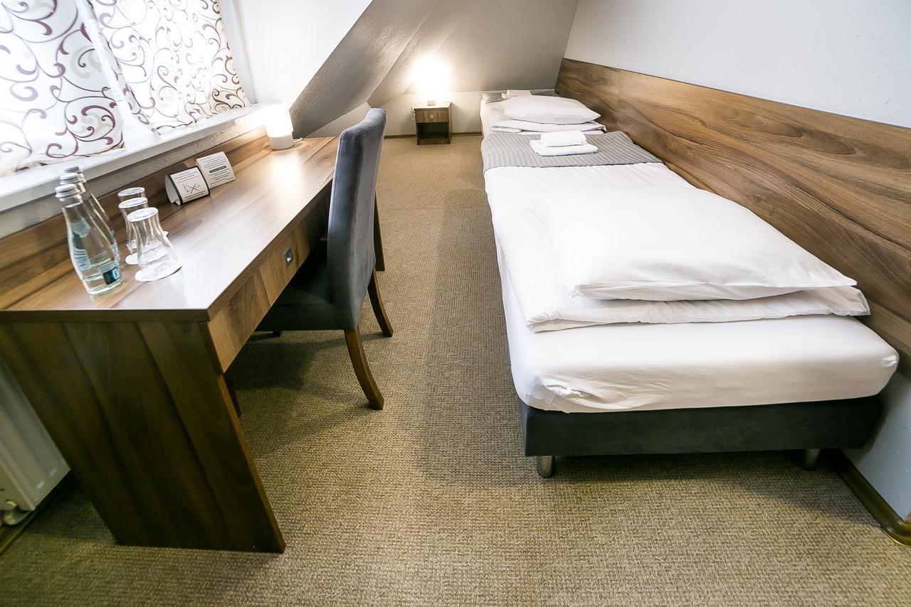Gosciniec Lizawka Hotel Poznan Ngoại thất bức ảnh