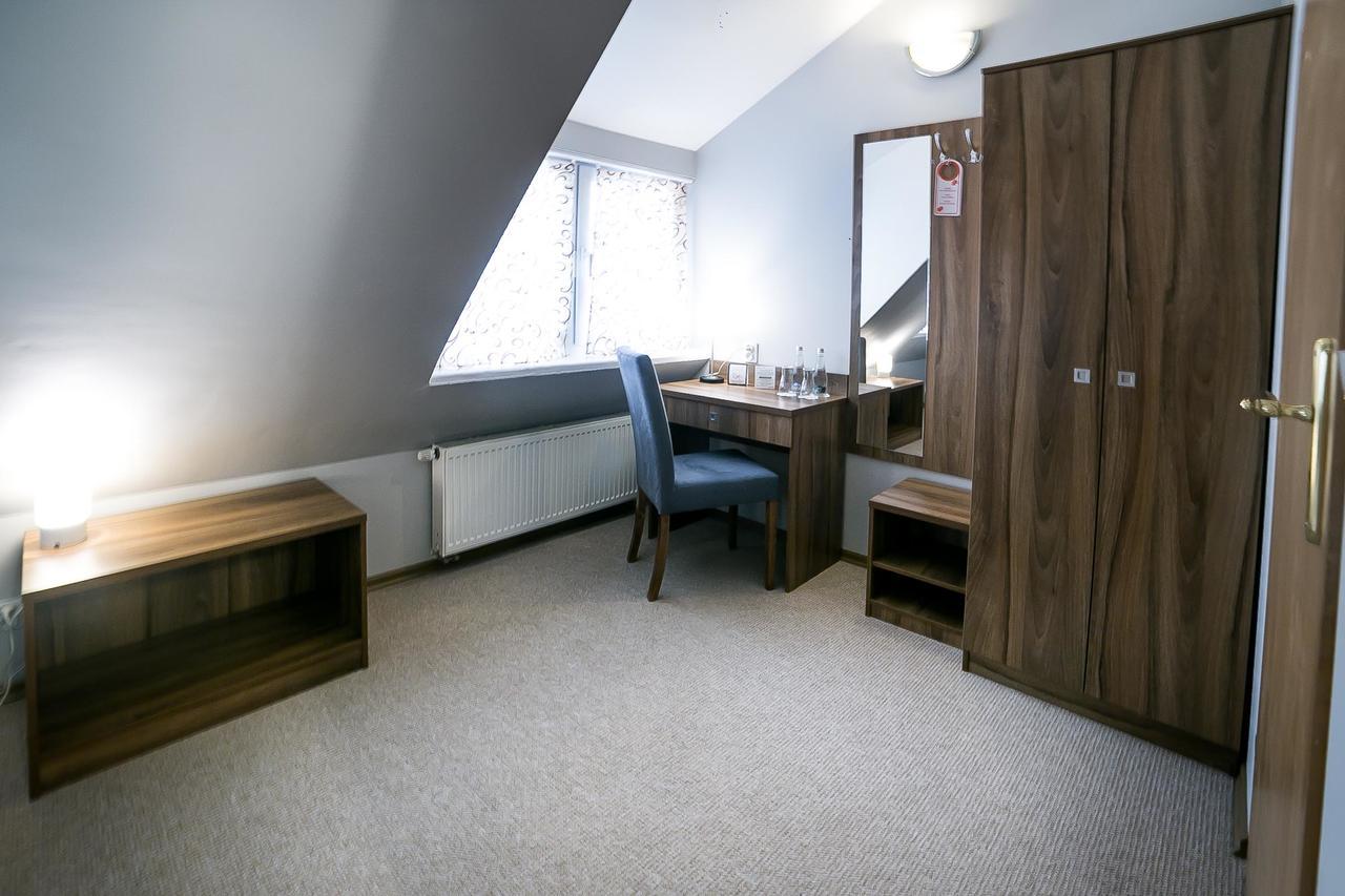 Gosciniec Lizawka Hotel Poznan Ngoại thất bức ảnh