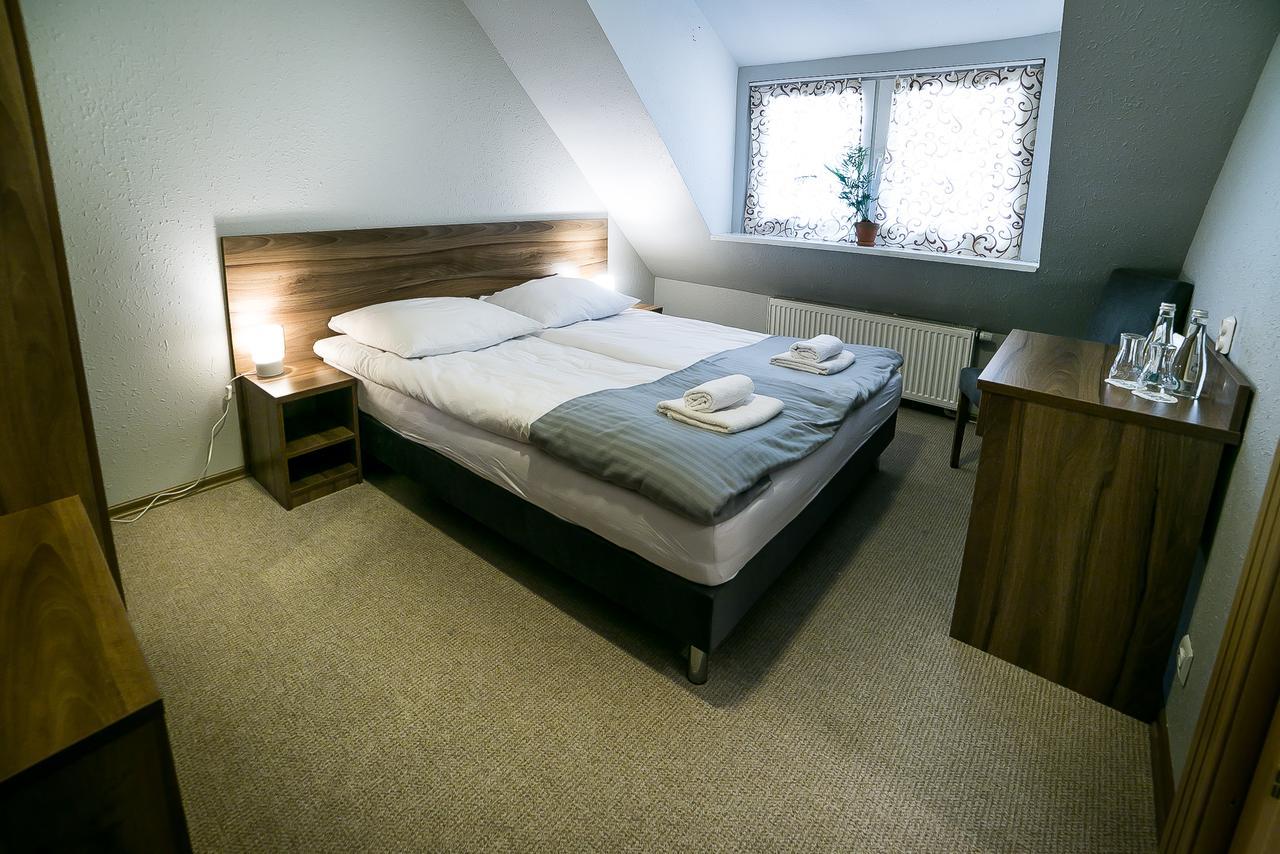 Gosciniec Lizawka Hotel Poznan Ngoại thất bức ảnh