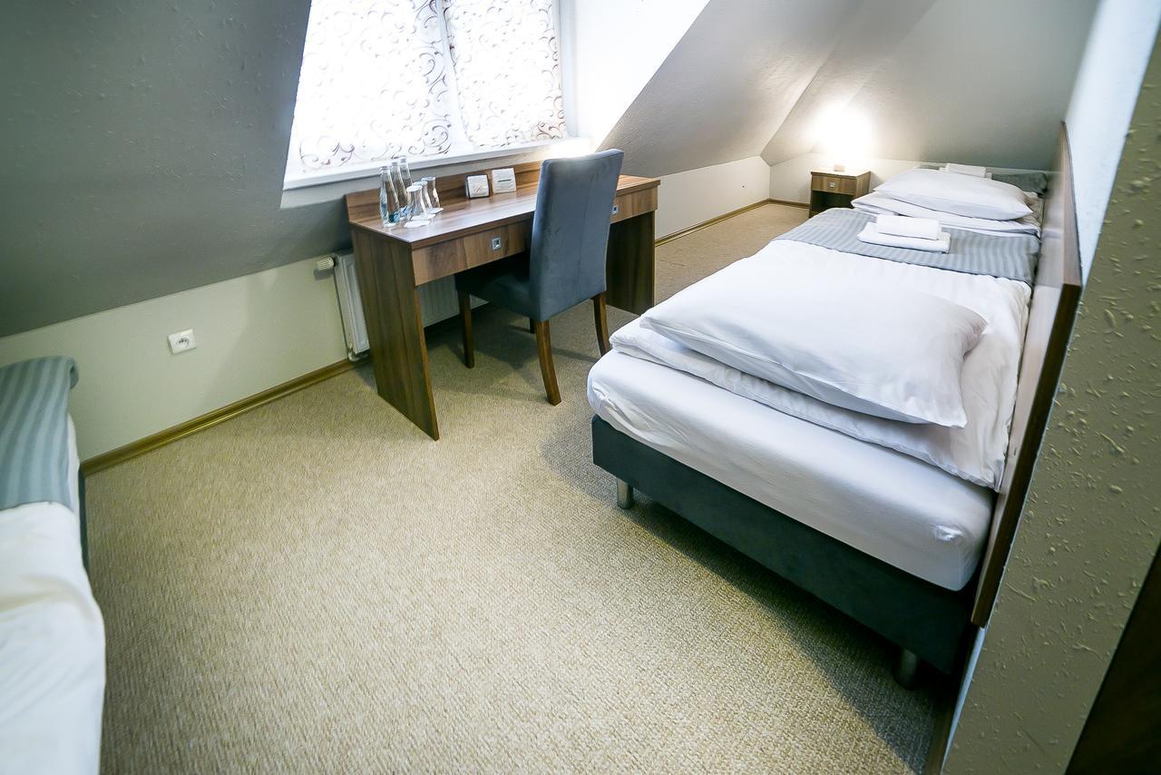 Gosciniec Lizawka Hotel Poznan Ngoại thất bức ảnh