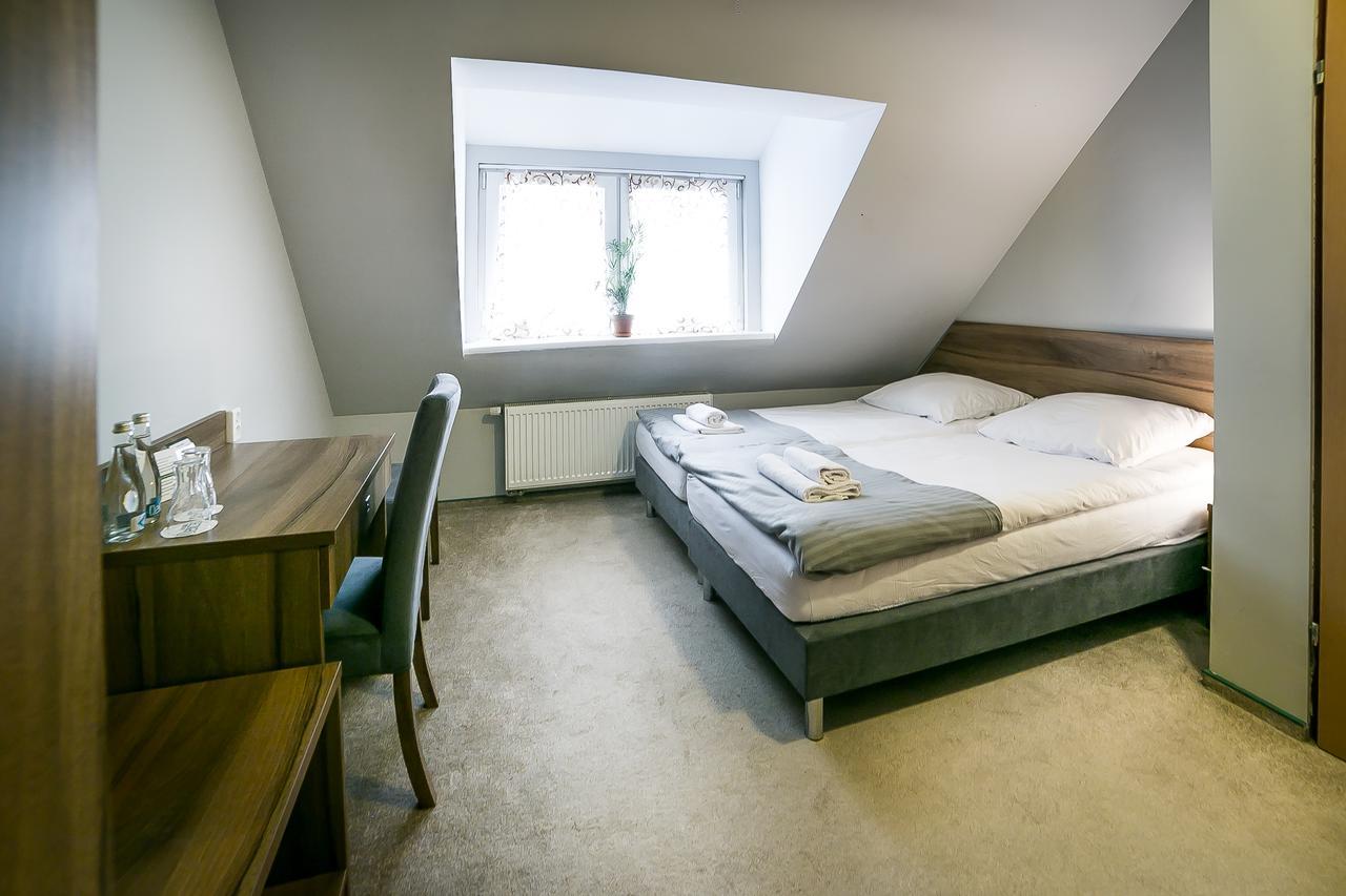 Gosciniec Lizawka Hotel Poznan Ngoại thất bức ảnh