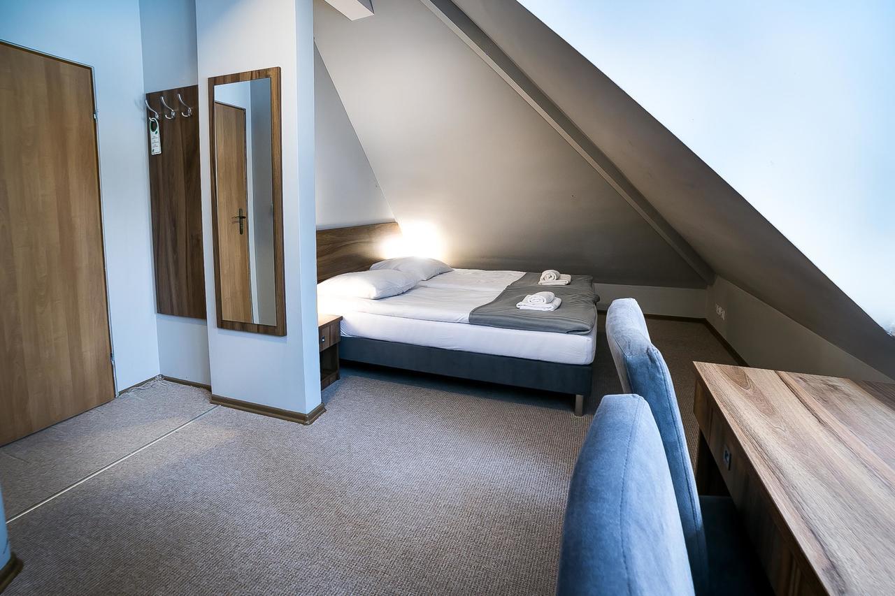 Gosciniec Lizawka Hotel Poznan Ngoại thất bức ảnh