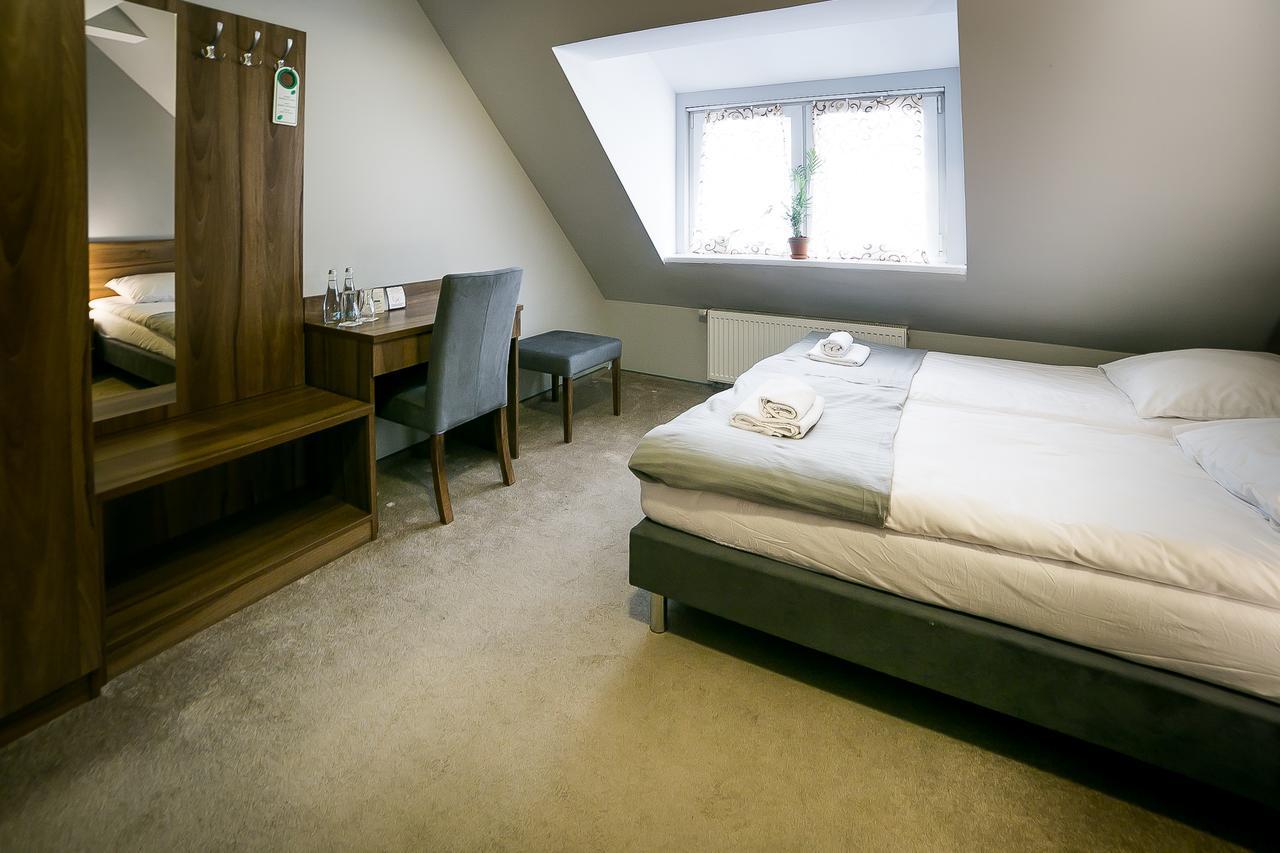 Gosciniec Lizawka Hotel Poznan Ngoại thất bức ảnh
